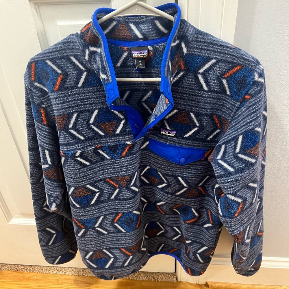Patagonia Blue and Gray Patterned Fleece Pullover